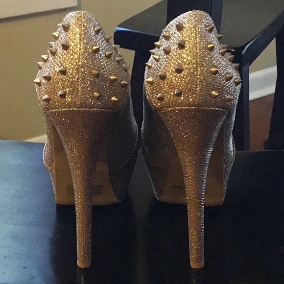 Heels - Picture 3 of 3